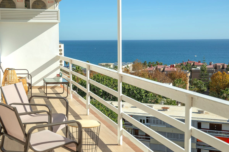 Romantic apartment with sea view 9